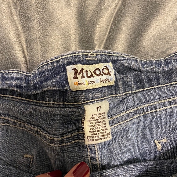Mudd Jean Shorts - Picture 3 of 3